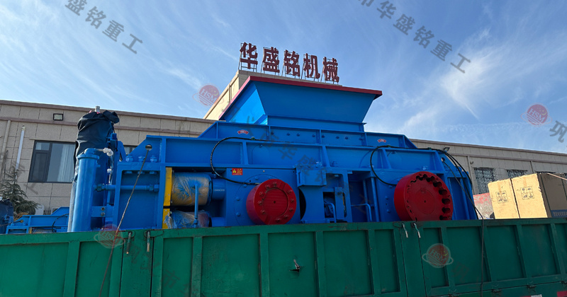 玄武巖粉碎成1-5mm用什么設(shè)備？推薦時(shí)產(chǎn)80噸對輥制砂機(jī)