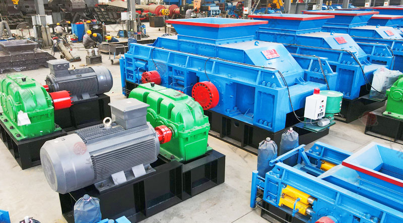 2米長的鉀長石制砂機(jī)一小時(shí)產(chǎn)量多少，自重多少噸